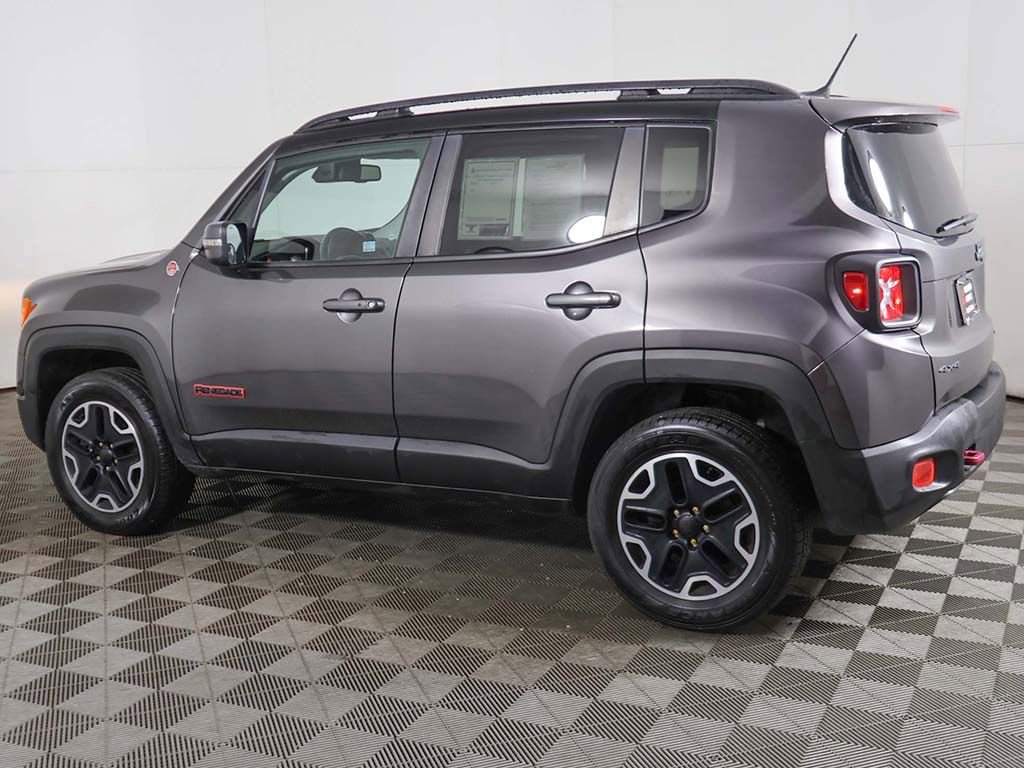 Used 2017 Jeep Renegade Trailhawk w/ Premium Trailhawk Package AWD/4WD image 11