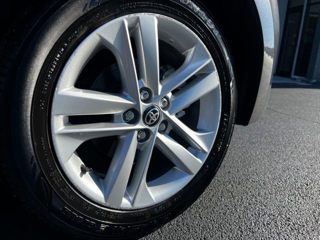 Used 2021 Toyota Corolla SE w/ SE Preferred Package FWD image 3