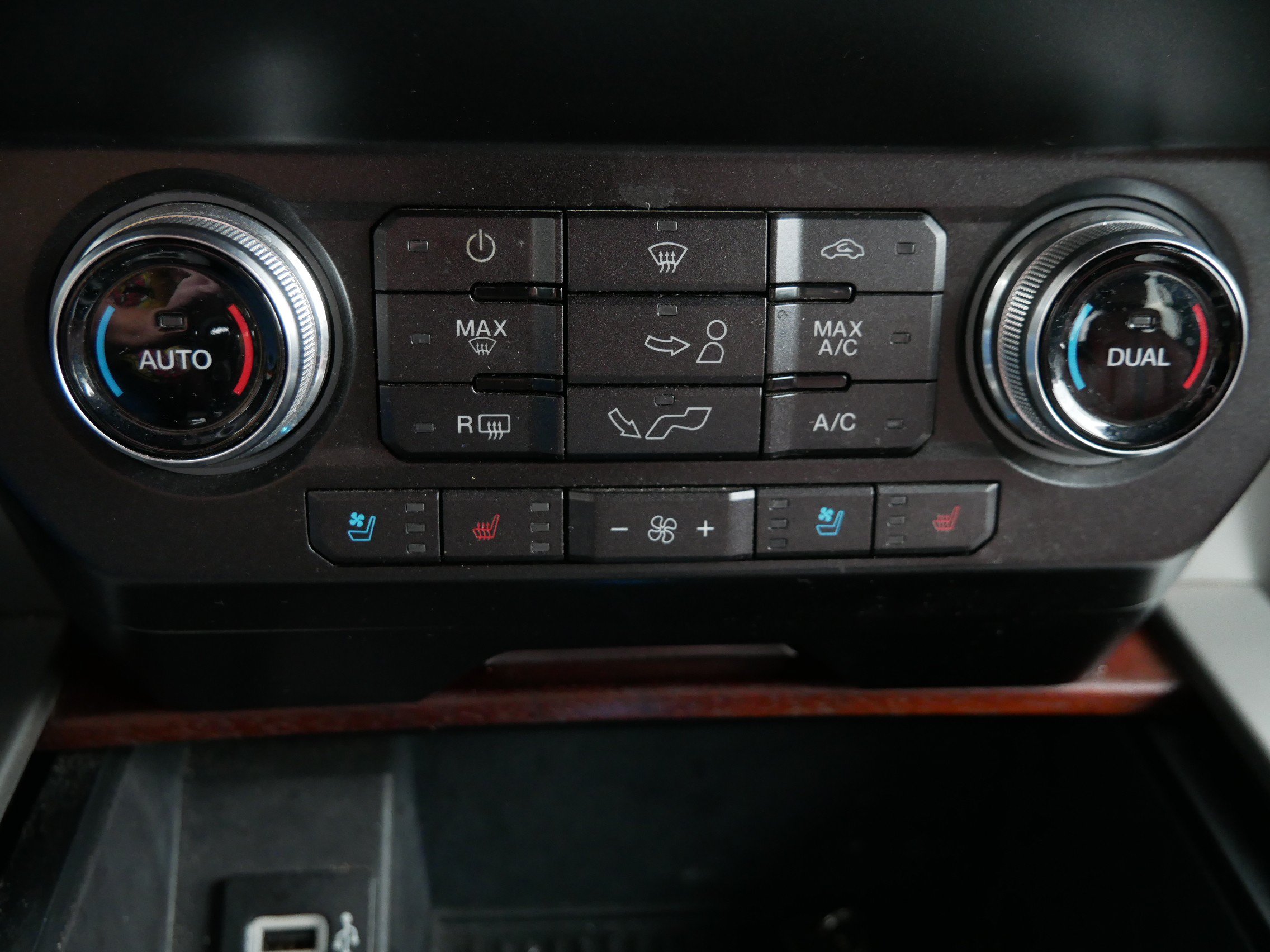 Used 2019 Ford F150 King Ranch w/ Equipment Group 601A Luxury AWD/4WD image 14