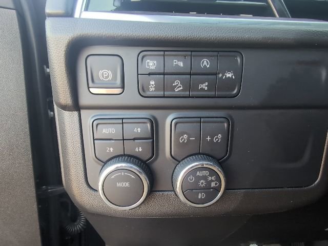 Used 2025 Chevrolet Suburban Z71 image 17