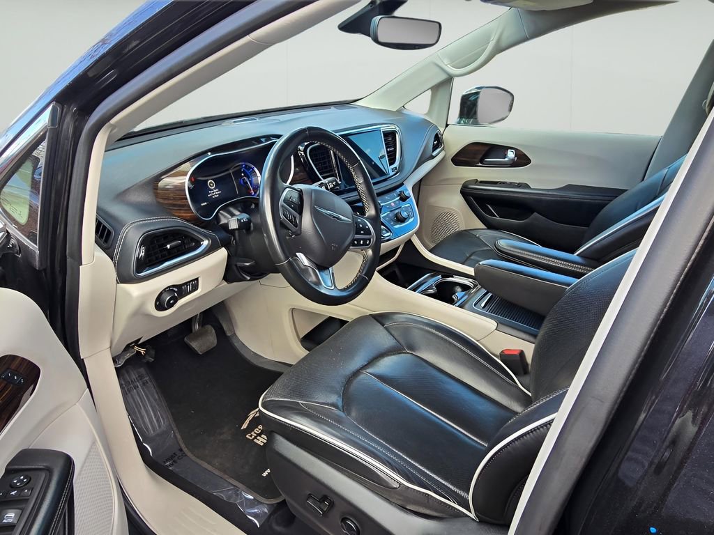 Used 2023 Chrysler Pacifica Limited image 12