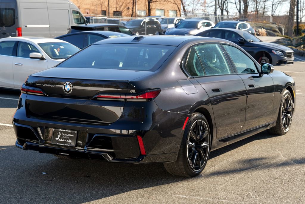 Used 2023 BMW 740i w/ Parking Assistance Package image 7