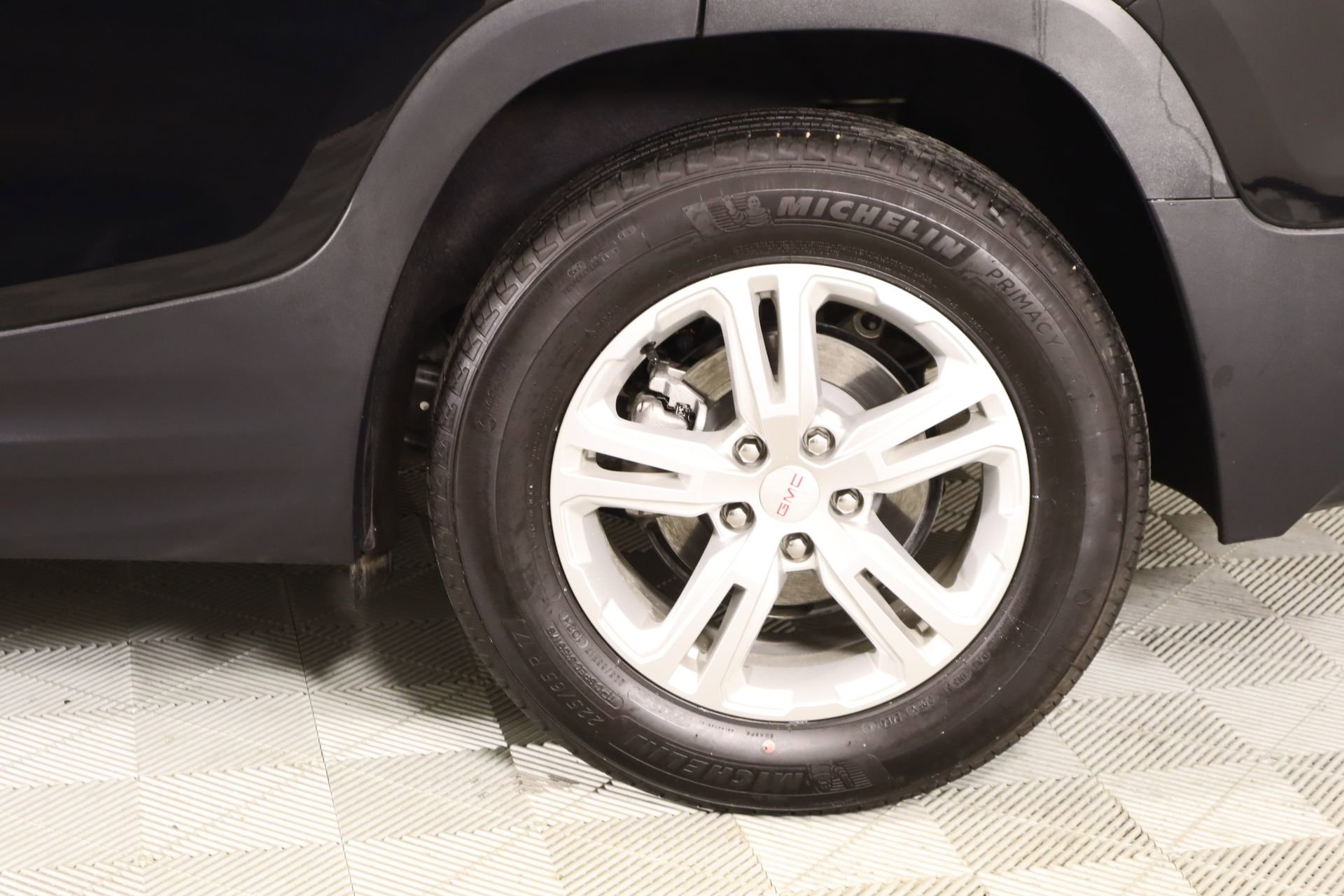 Used 2024 GMC Terrain SLE w/ Driver Convenience Package FWD image 17