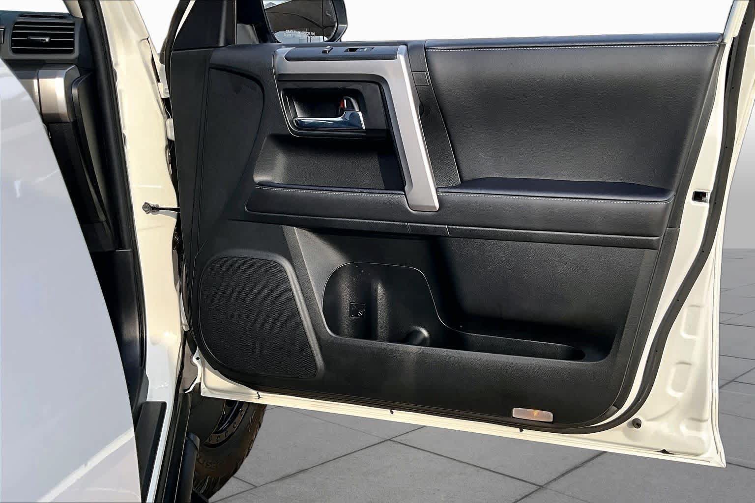 Used 2023 Toyota 4Runner SR5 Premium w/ Moonroof Package AWD/4WD image 27