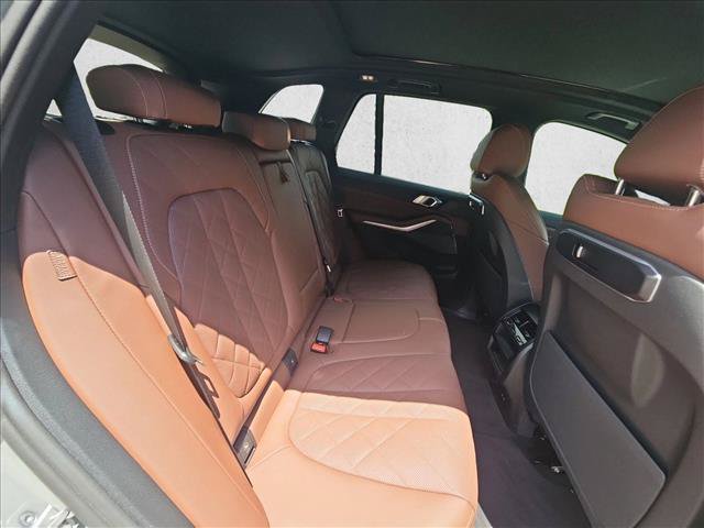Used 2025 BMW X5 xDrive40i w/ M Sport Package AWD/4WD image 19