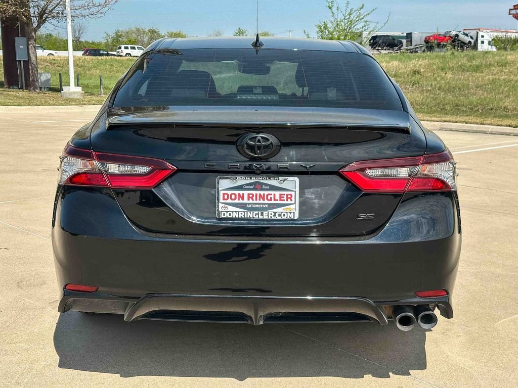 Used 2023 Toyota Camry SE image 4