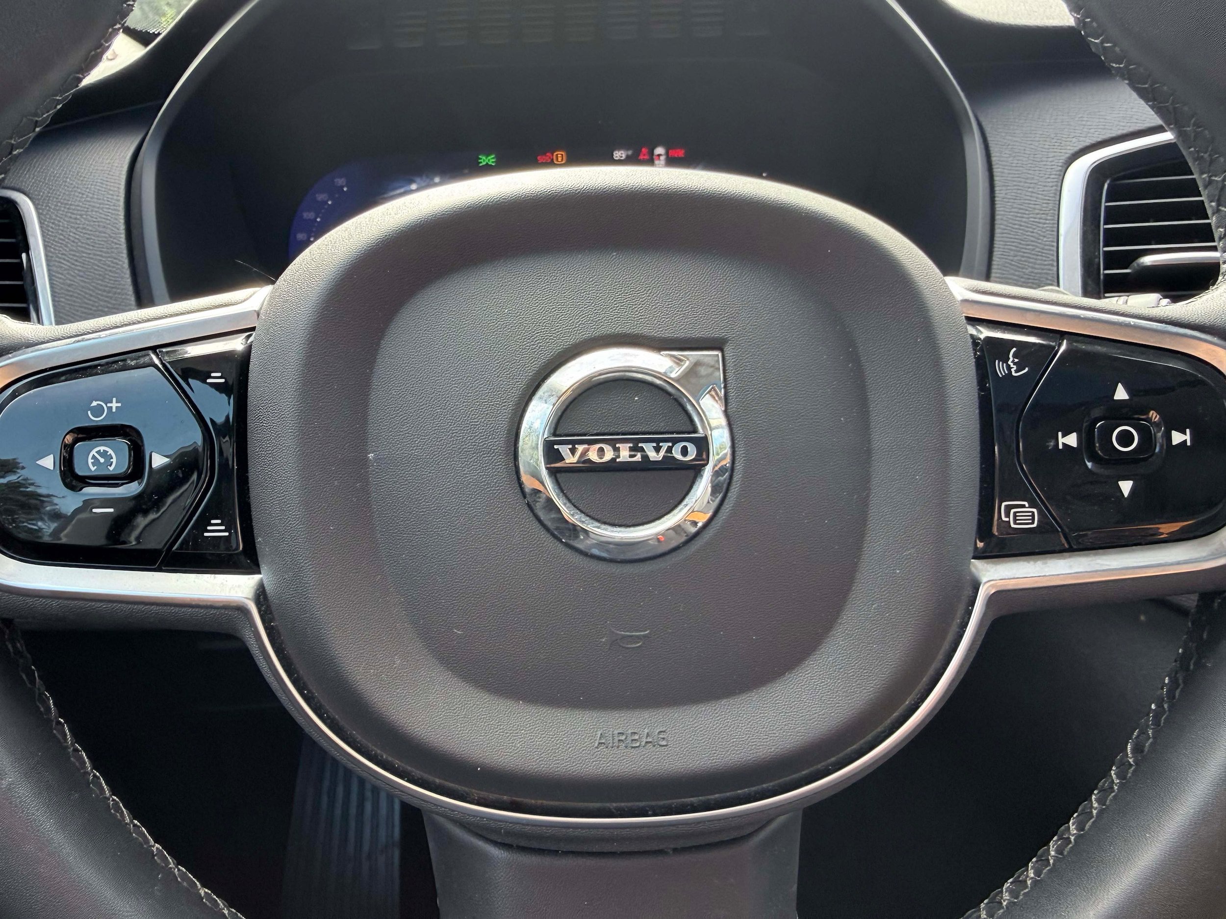 Certified 2023 Volvo XC90 T8 Plus AWD/4WD image 23