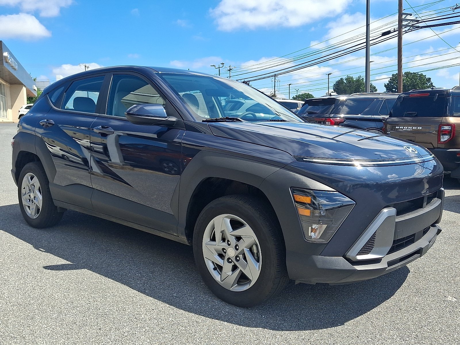 Certified 2025 Hyundai Kona SE AWD/4WD image 3