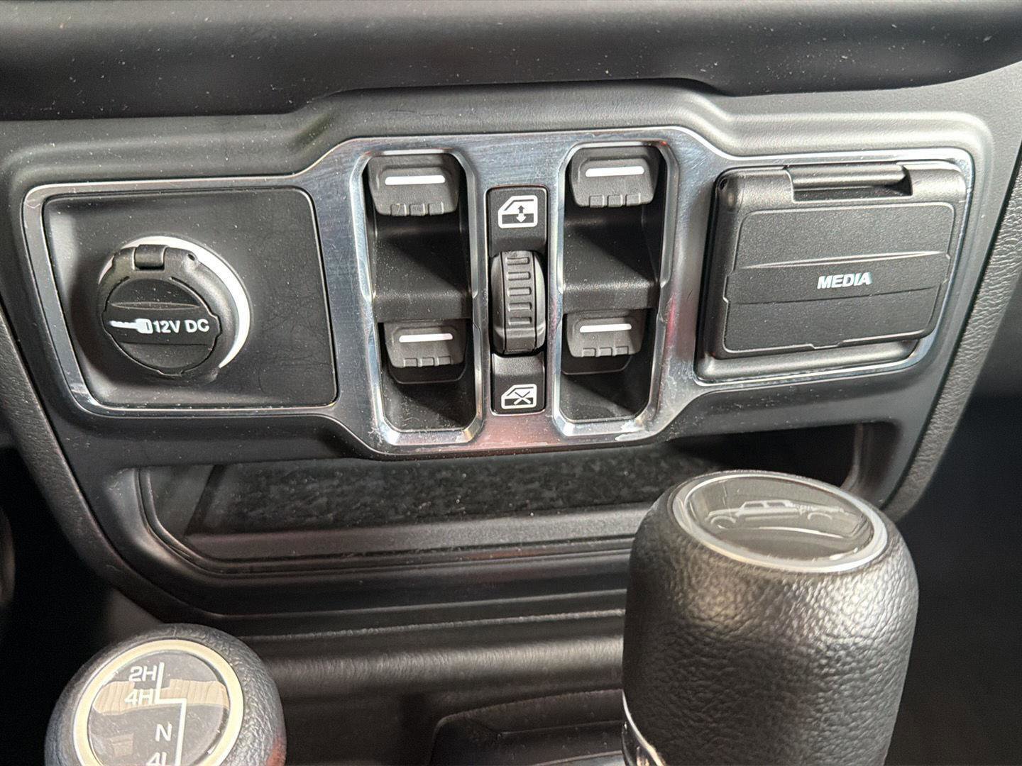 Used 2023 Jeep Gladiator Sport image 24