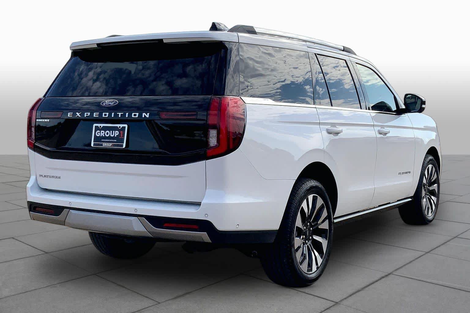 Used 2025 Ford Expedition Platinum w/ Driver's Package AWD/4WD image 13