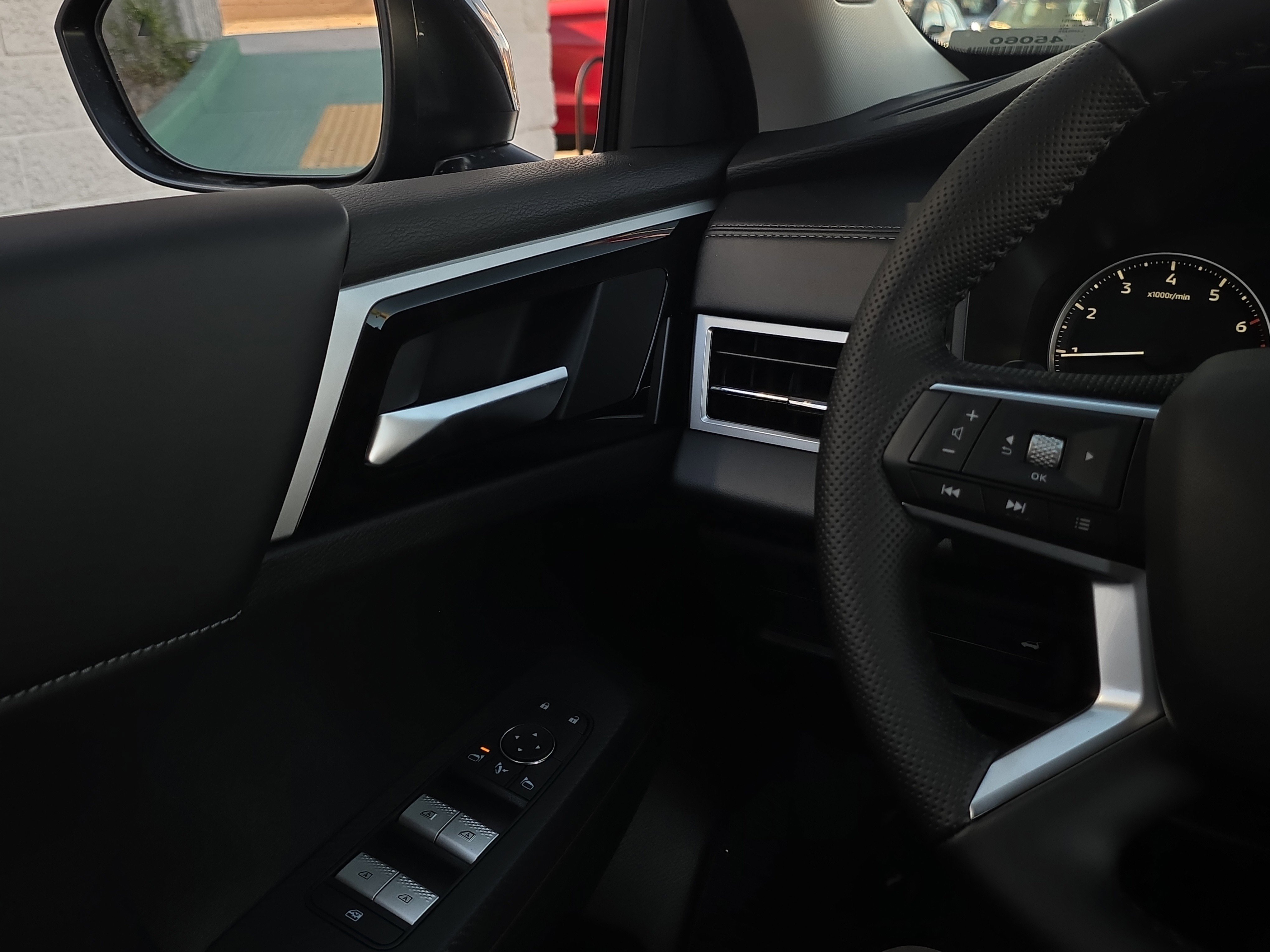 New 2025 Mitsubishi Outlander SE image 19