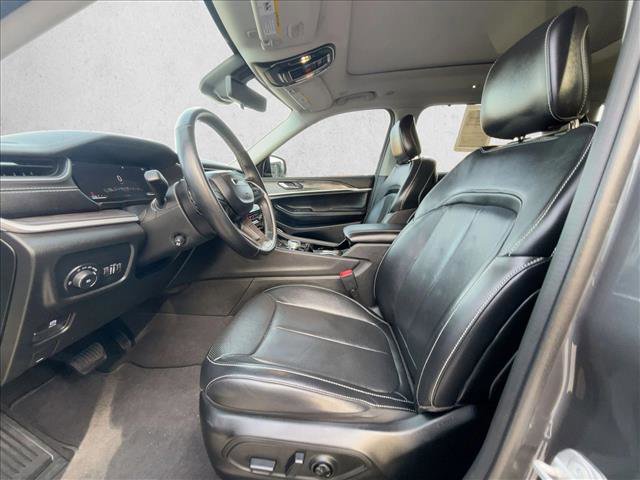 Used 2022 Jeep Grand Cherokee L Limited w/ Luxury Tech Group II image 17