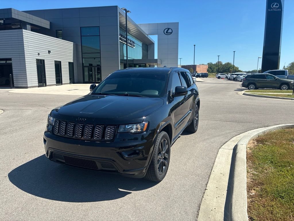 Used 2020 Jeep Grand Cherokee Altitude AWD/4WD image 5