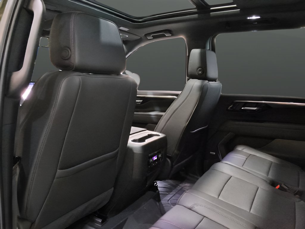 Used 2026 Chevrolet Suburban RST w/ Comfort Package AWD/4WD image 19