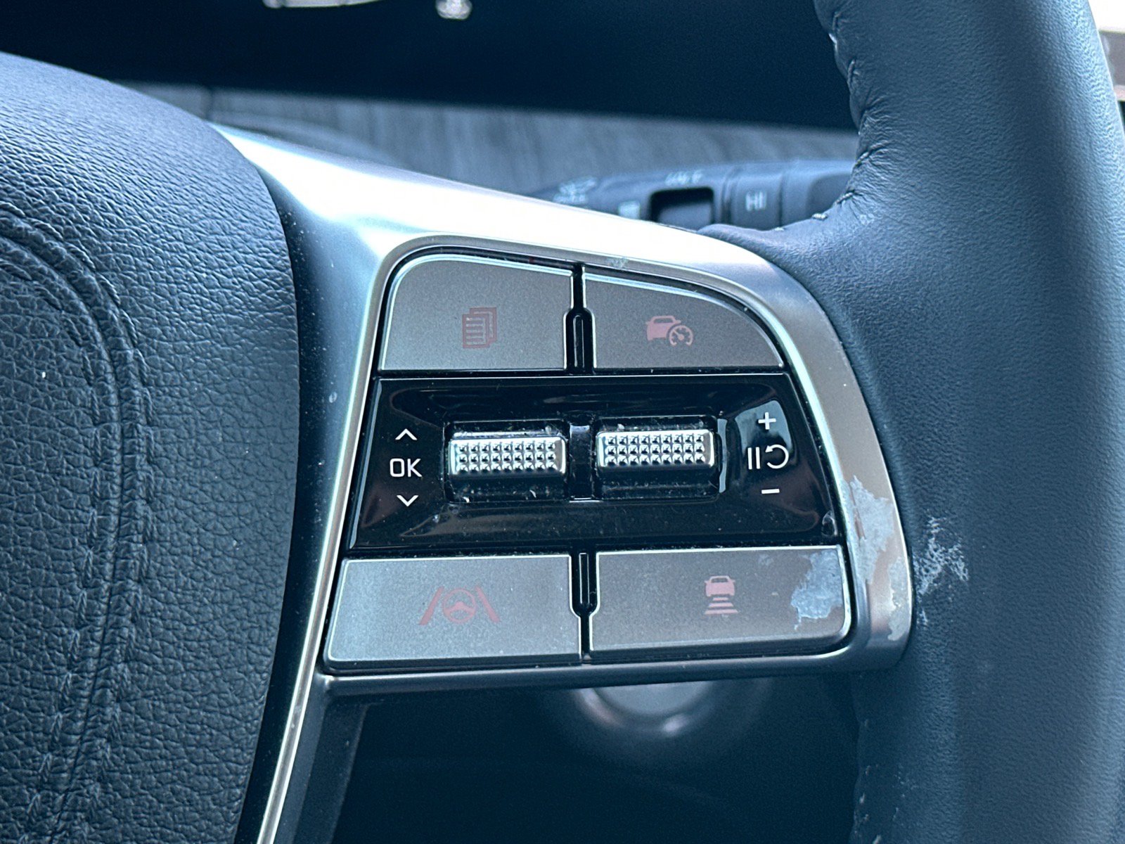 Certified 2024 Kia Telluride EX FWD image 12