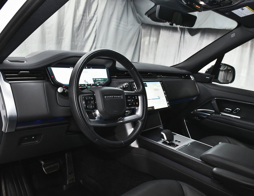 Used 2025 Land Rover Range Rover SE AWD/4WD image 24