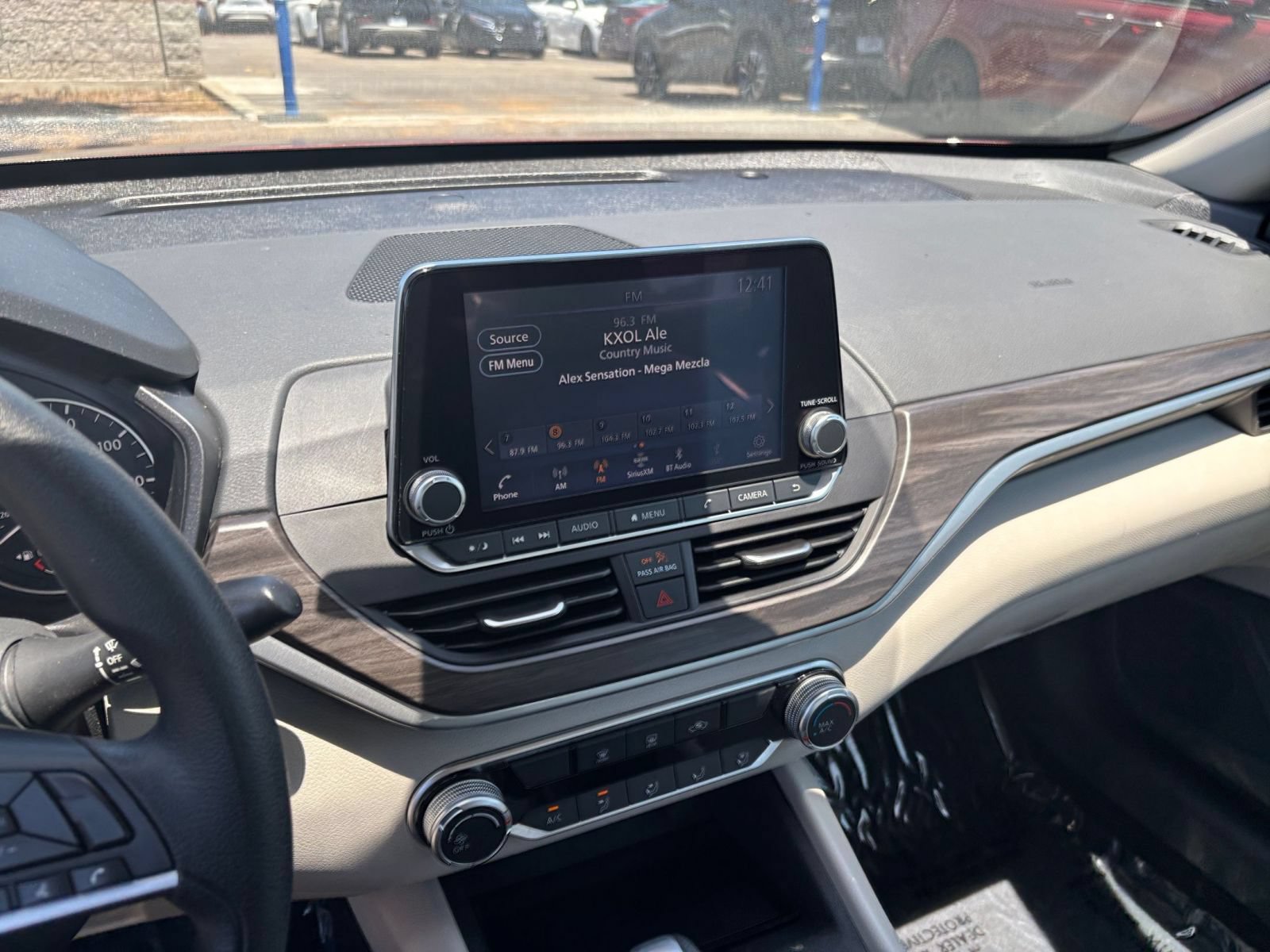 Used 2025 Nissan Altima 2.5 SV FWD image 17