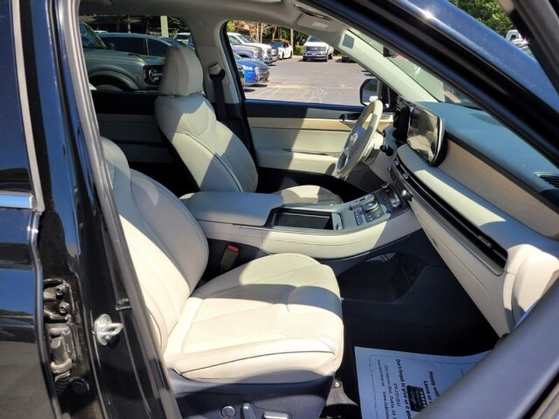 Used 2024 Hyundai Palisade Limited image 16