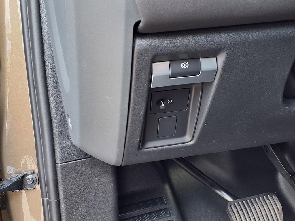 New 2026 Land Rover Defender 110 S AWD/4WD image 13