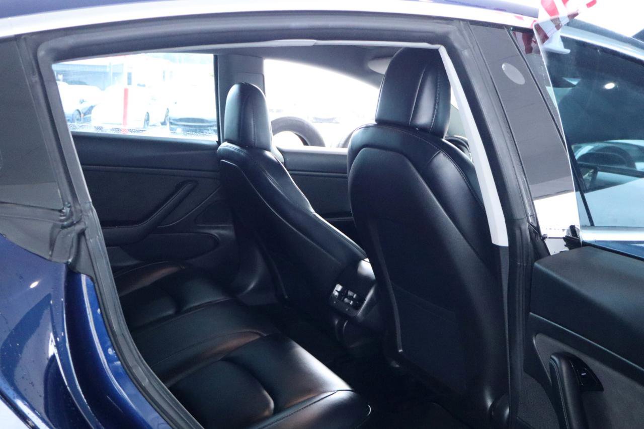 Used 2018 Tesla Model 3 Mid Range RWD image 33