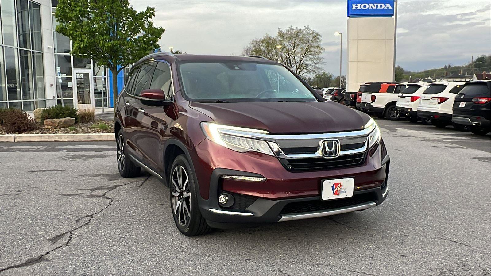 Used 2022 Honda Pilot Touring image 1