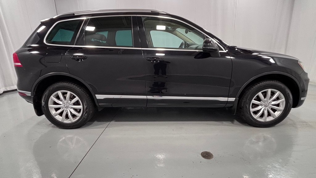Used 2016 Volkswagen Touareg VR6 AWD/4WD image 4