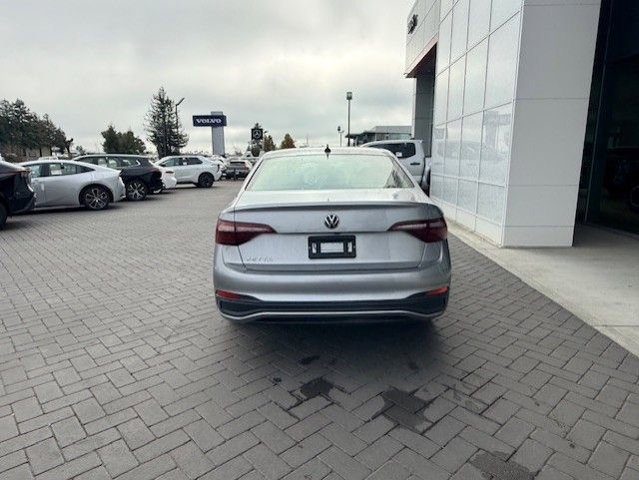 Used 2024 Volkswagen Jetta S image 3