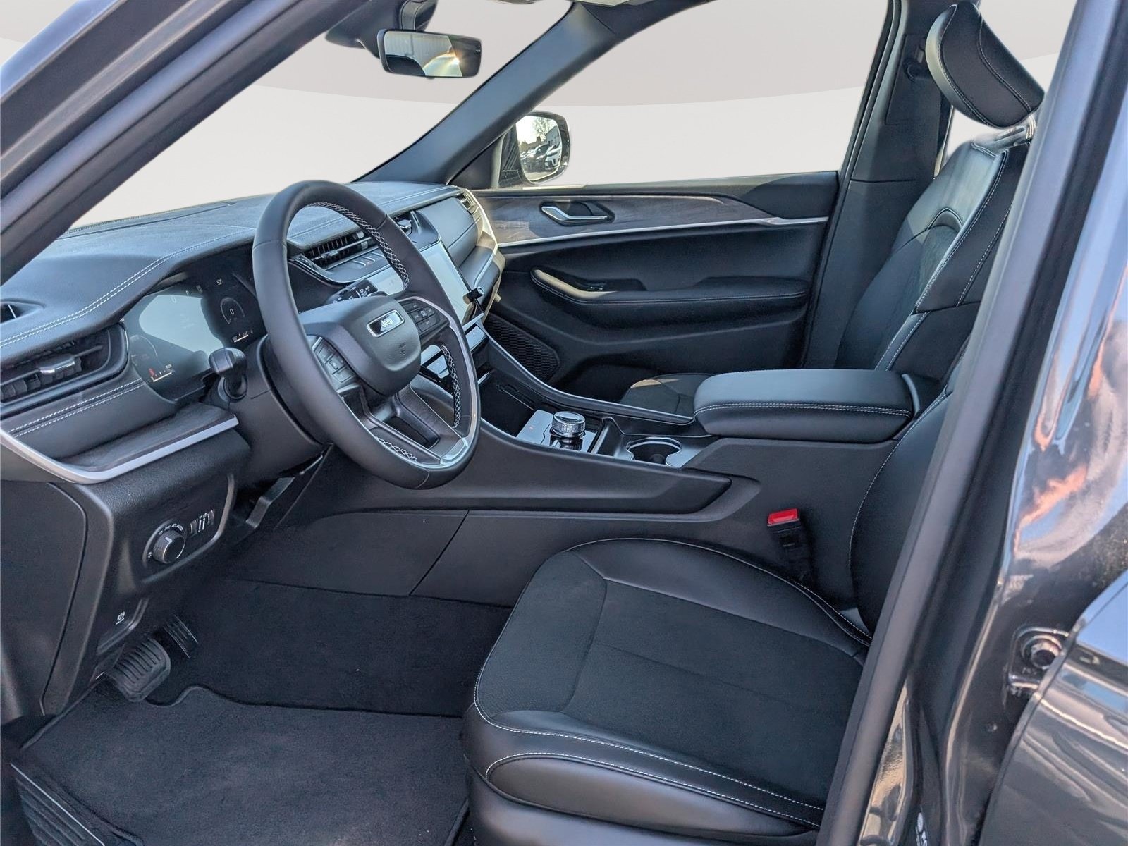 New 2026 Jeep Grand Cherokee Altitude AWD/4WD image 11