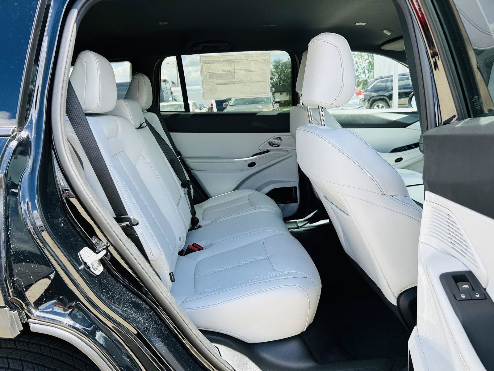 New 2026 Jeep Cherokee Limited AWD/4WD image 31