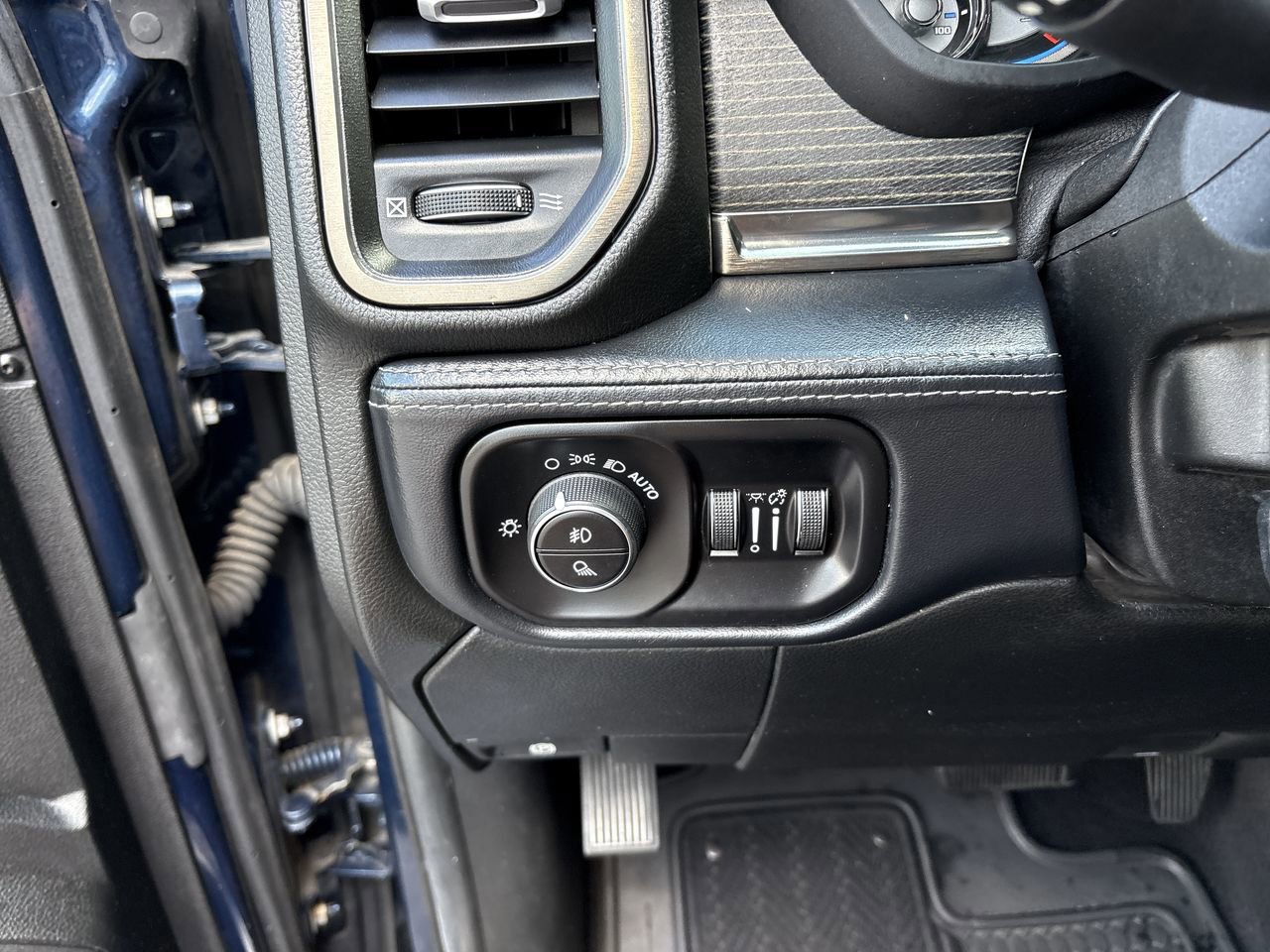 Used 2019 RAM 3500 Limited AWD/4WD image 14