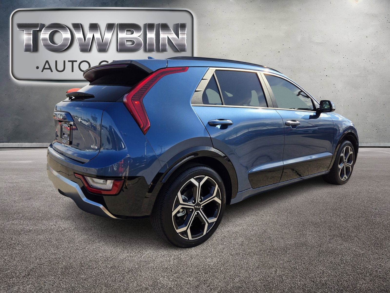 Used 2024 Kia Niro SX Touring image 5