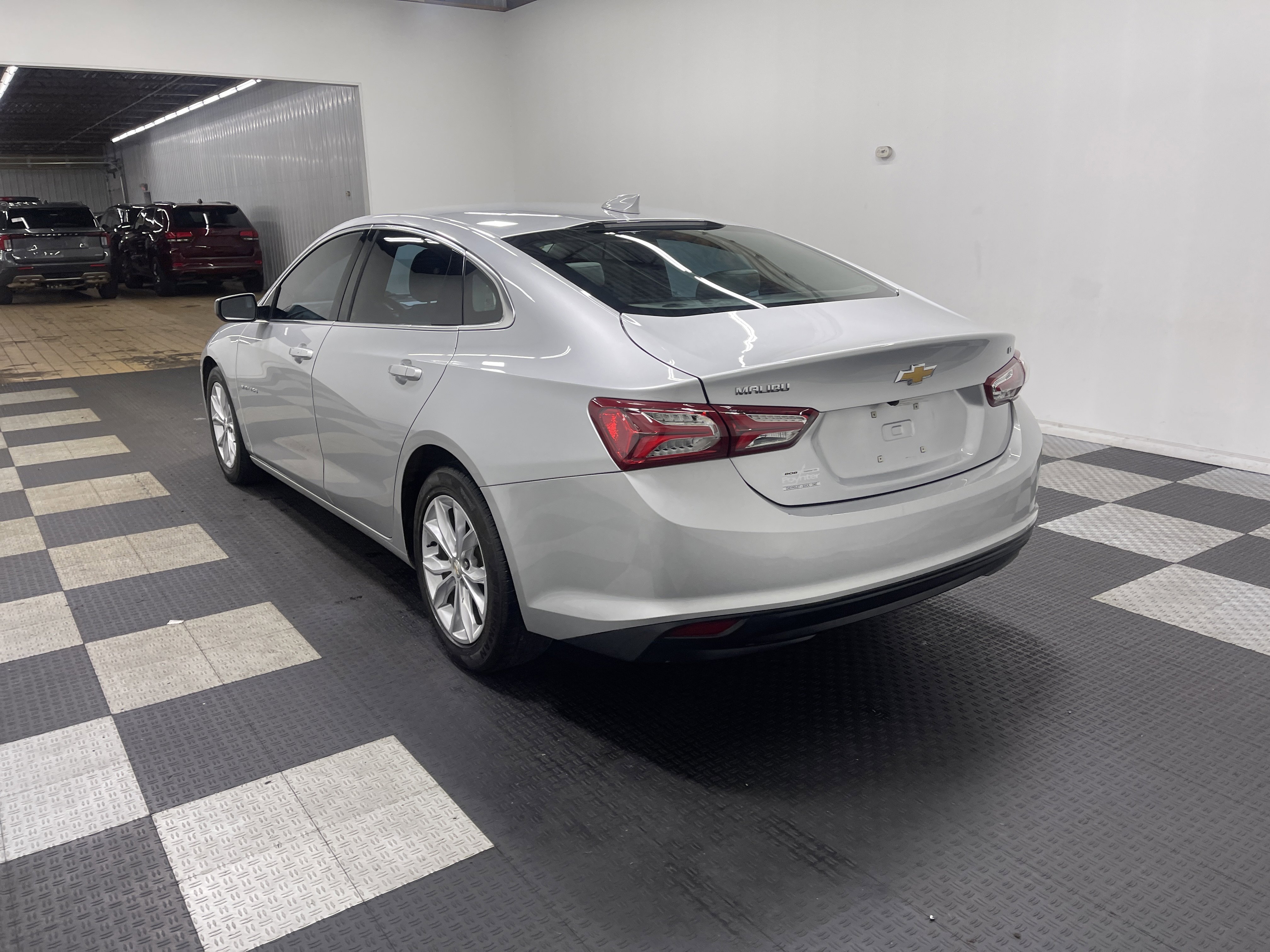 Used 2022 Chevrolet Malibu LT image 2