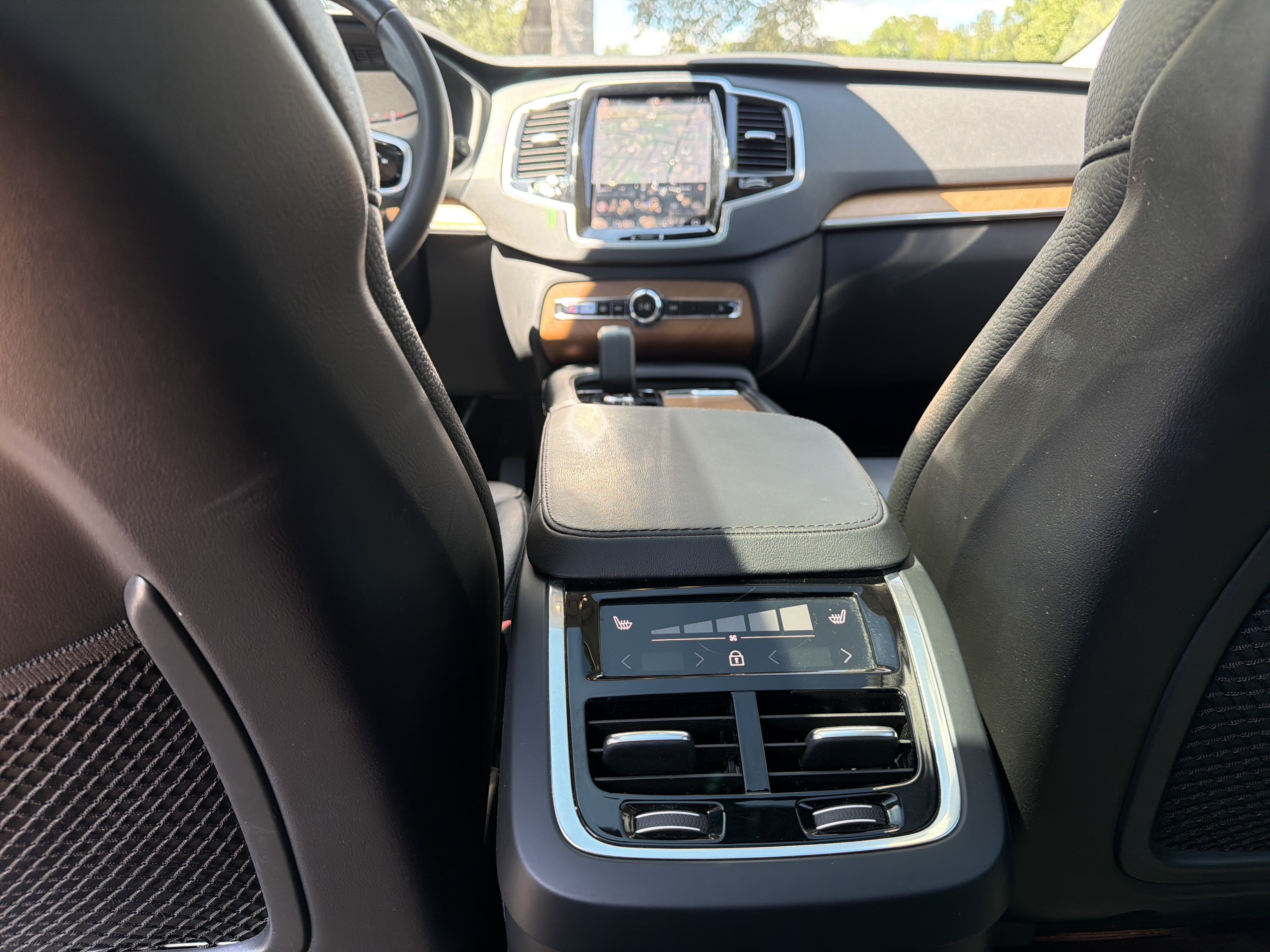 Used 2023 Volvo XC90 B6 Plus AWD/4WD image 34