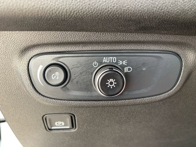 Used 2024 GMC Terrain SLE image 17