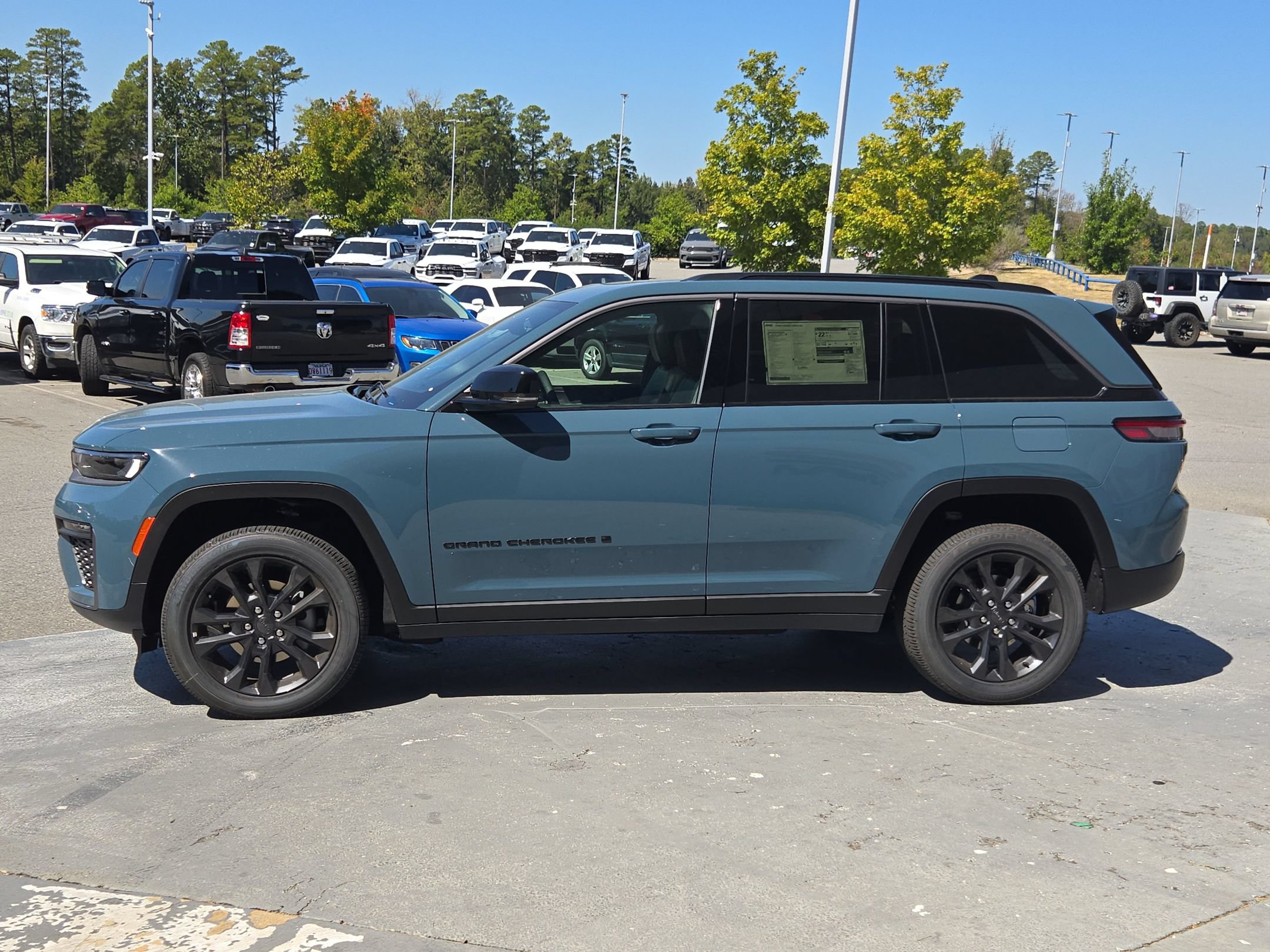 New 2027 Jeep Grand Cherokee Limited AWD/4WD image 4