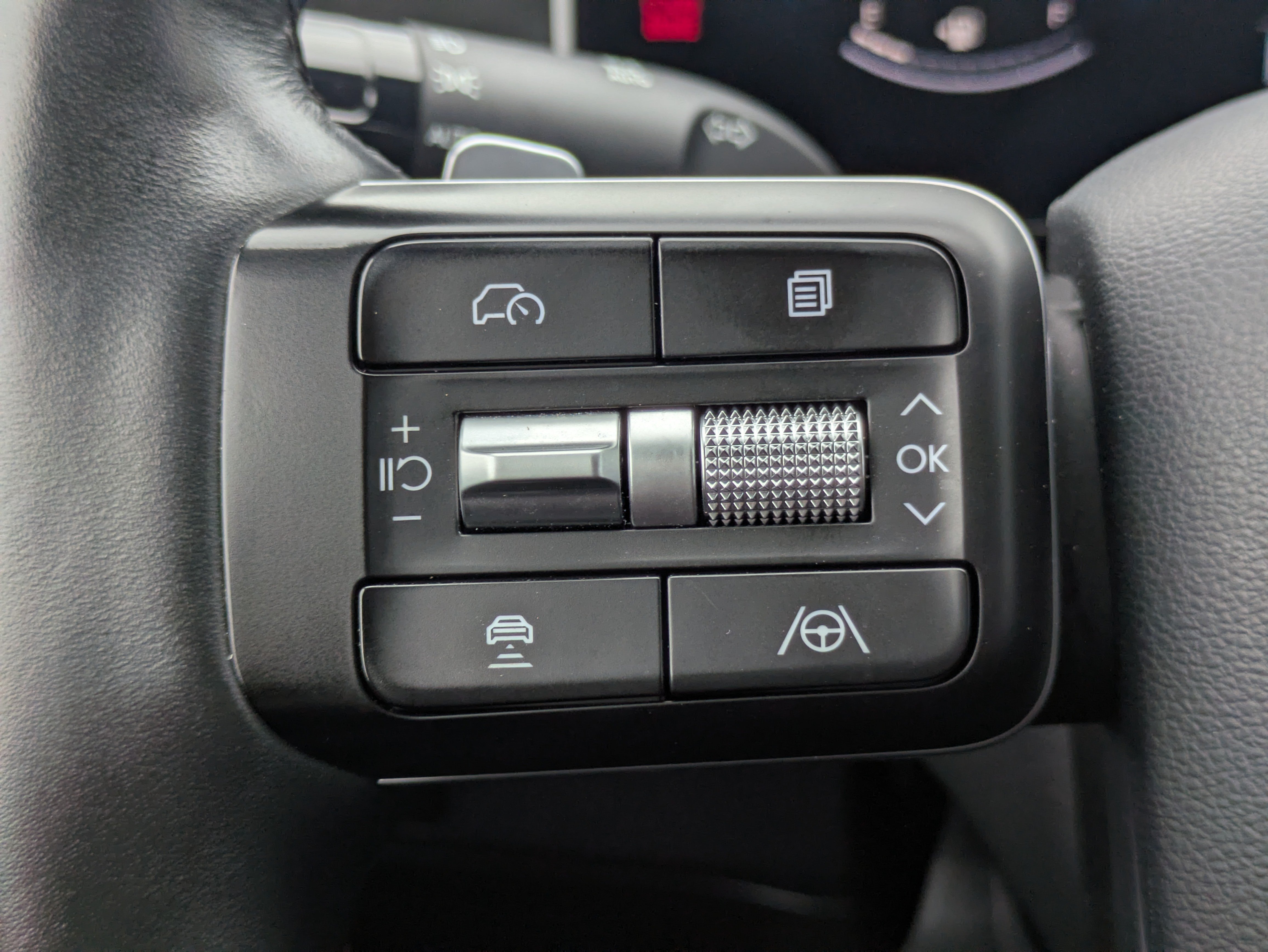 Used 2025 Hyundai Santa Fe SE FWD image 17