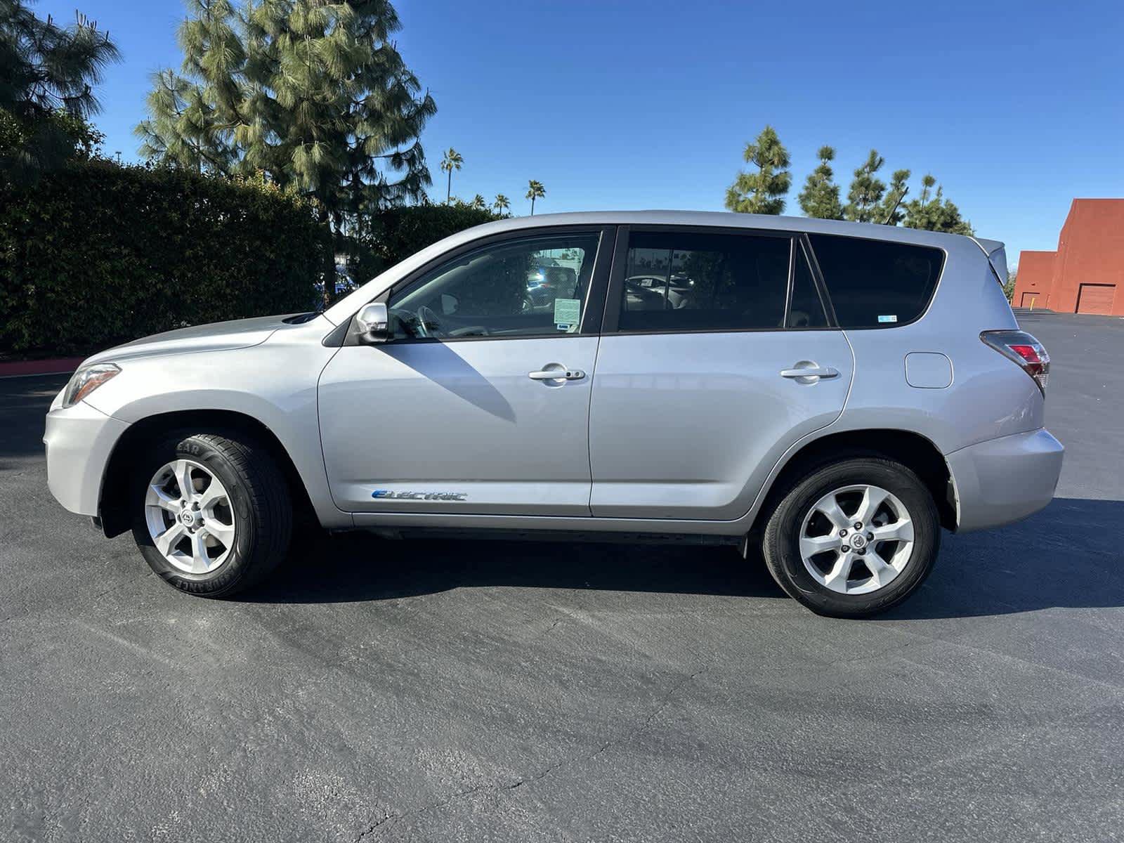 Used 2014 Toyota RAV4 EV image 3