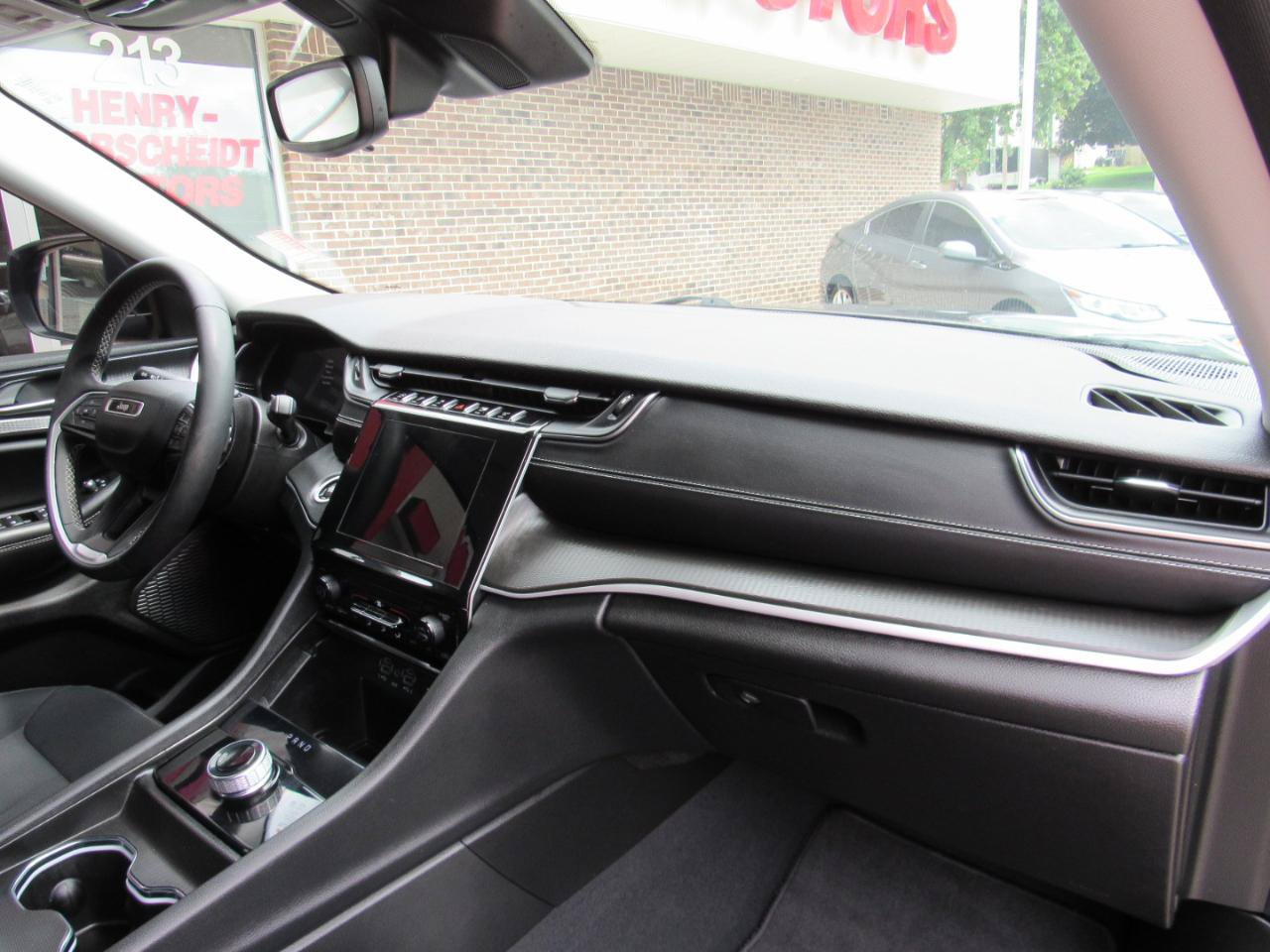 Used 2024 Jeep Grand Cherokee Laredo X AWD/4WD image 33