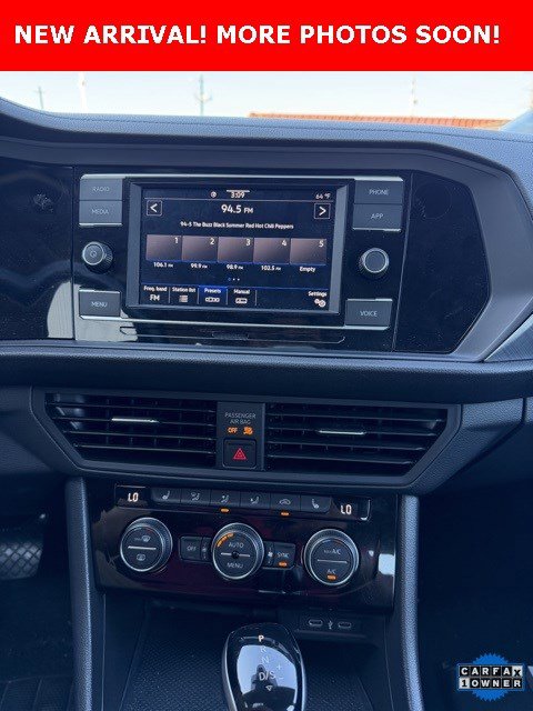 Used 2024 Volkswagen Jetta SE image 8