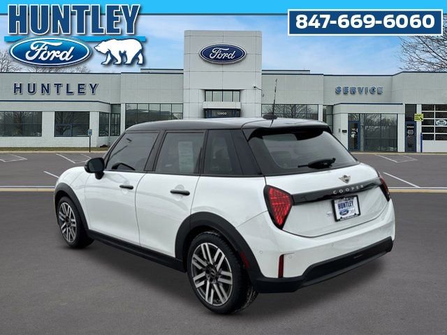 Used 2025 MINI Cooper 4-Door Hardtop image 6