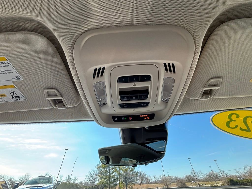 Used 2023 Buick Envision Avenir image 42