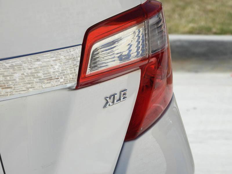 Used 2012 Toyota Camry XLE FWD image 11