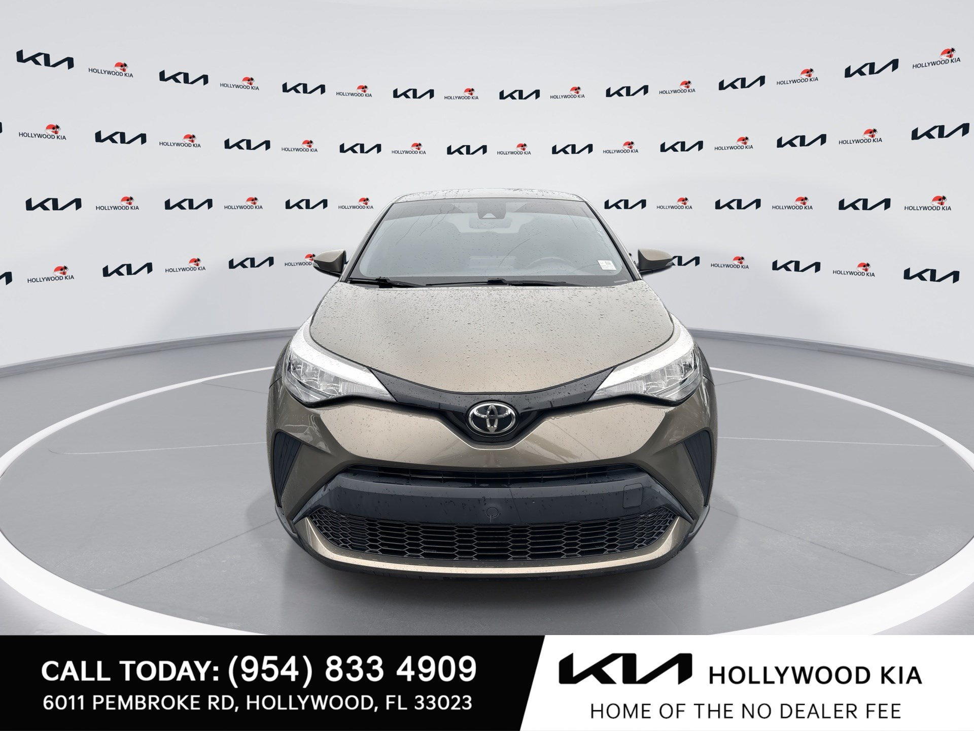 Used 2021 Toyota C-HR XLE FWD image 3