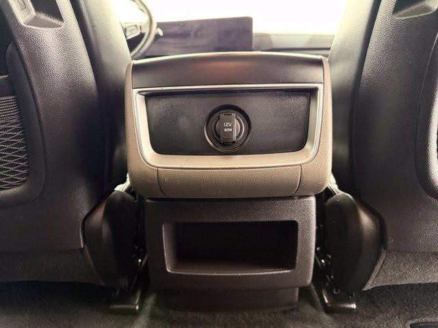 Used 2025 Kia Carnival FWD image 32