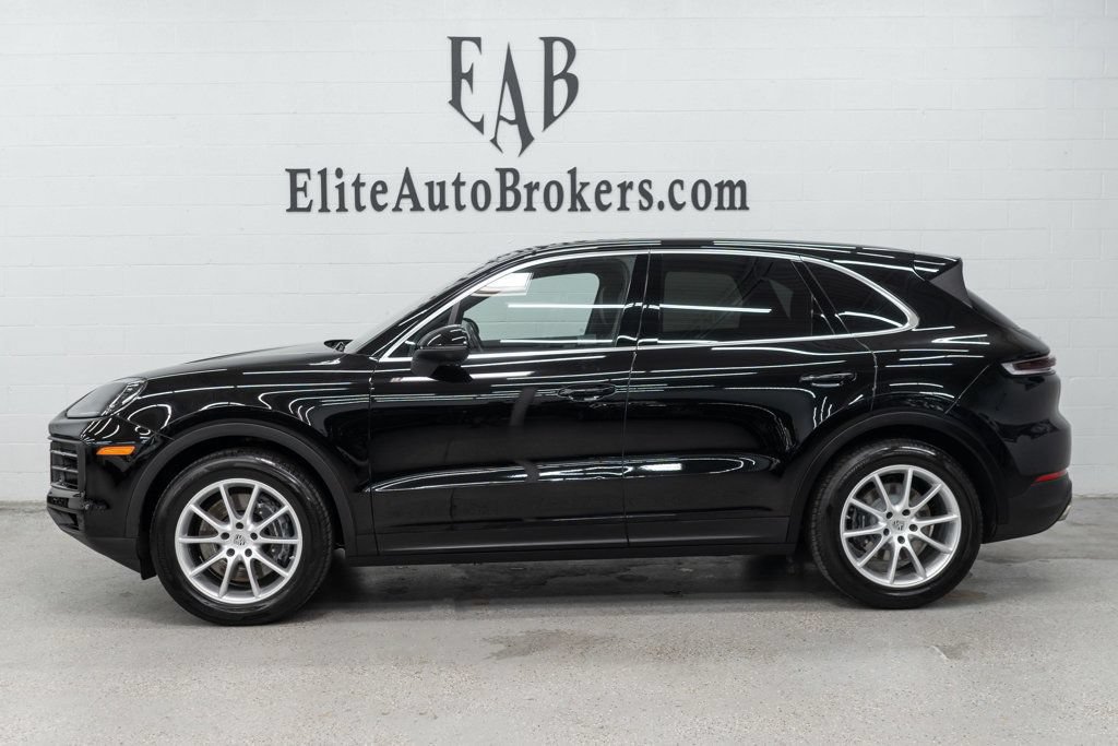 Used 2024 Porsche Cayenne AWD/4WD image 2