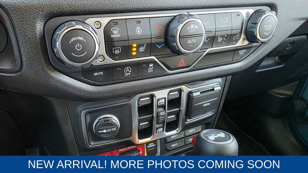 Used 2025 Jeep Wrangler Willys image 19