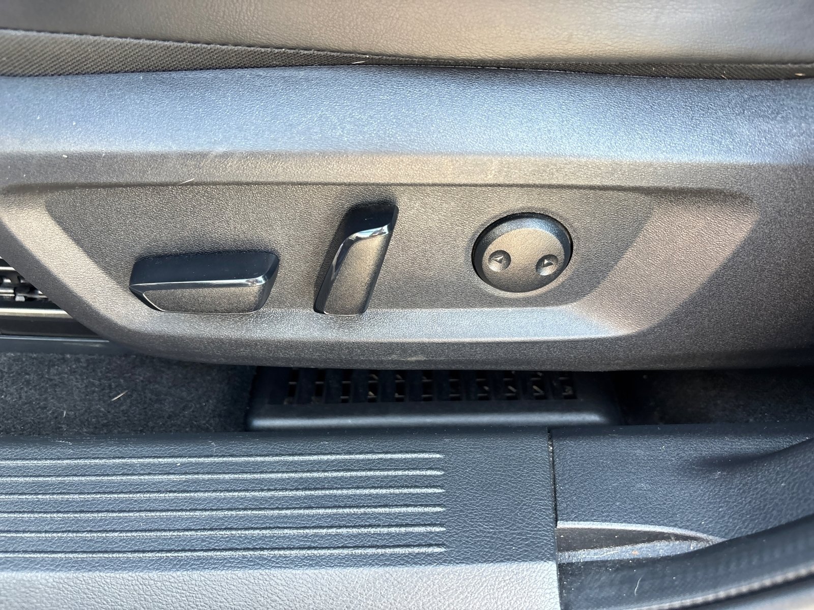 Used 2023 Nissan Rogue Platinum image 26