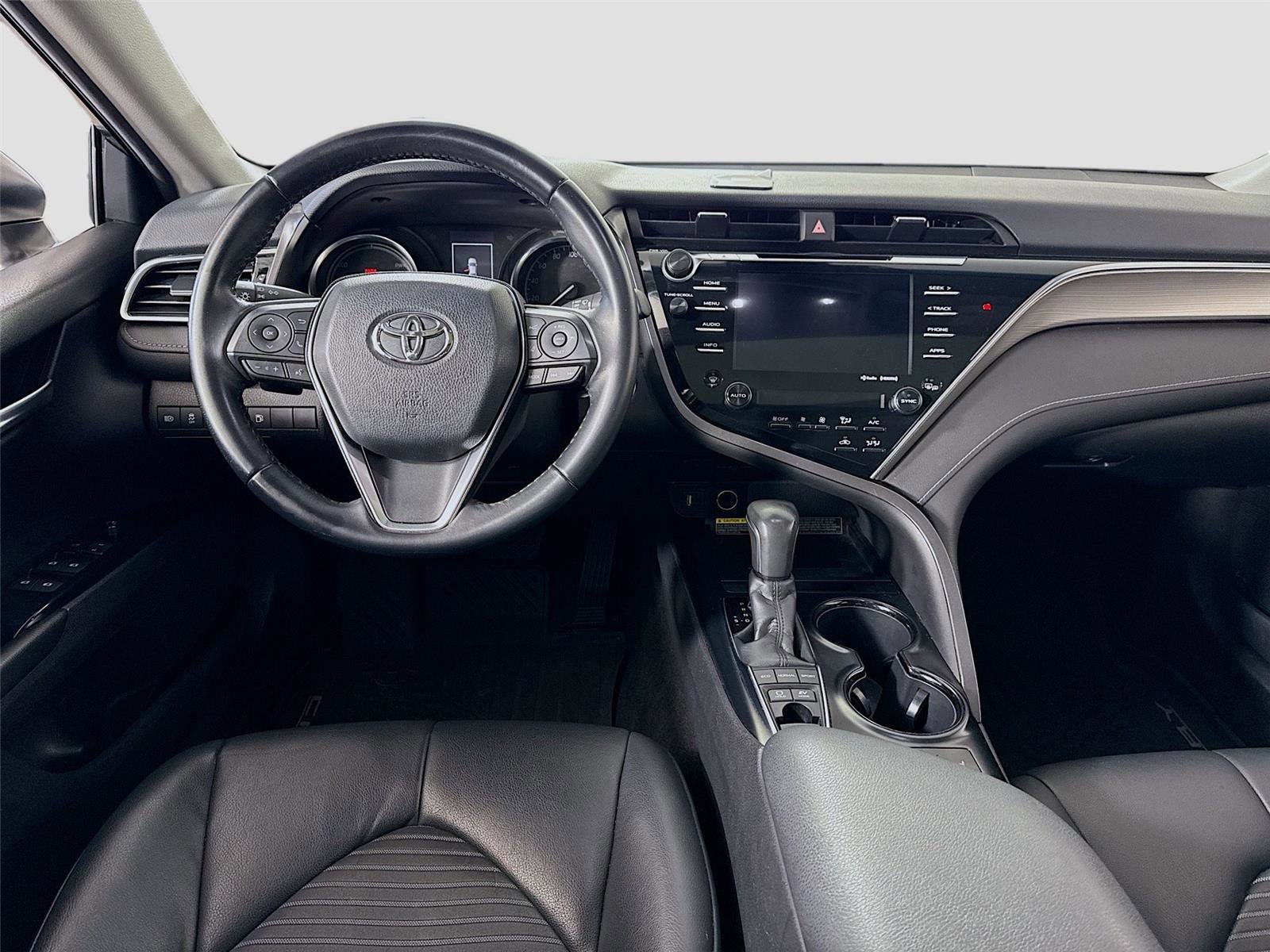 Used 2018 Toyota Camry SE w/ Audio Package FWD image 2