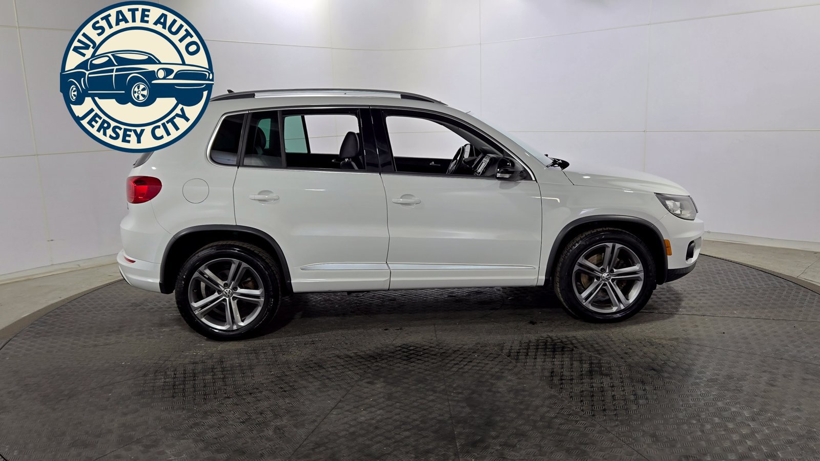 Used 2017 Volkswagen Tiguan Sport AWD/4WD image 8