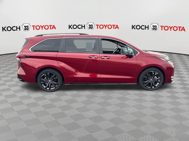 Used 2024 Toyota Sienna XSE w/ XSE Plus Package FWD image 9
